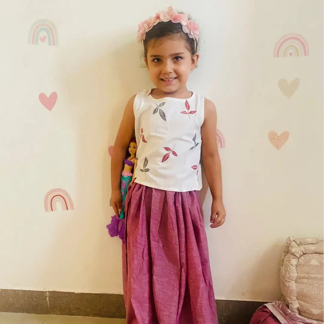 Young-girl-cotton-top-skirt
