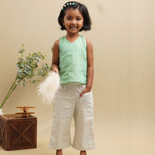 Khadi pants with flares and front pockets for girls