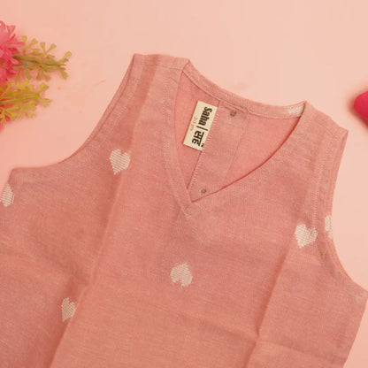 Children's festive clothing dyed with GOTS-certified azo-free dyes